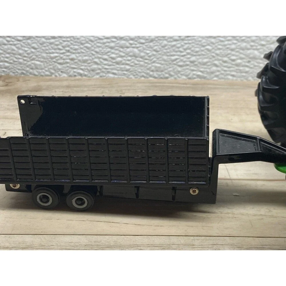 ERTL John Deere H0315WY00 Tractor And Vagon 1/16 Scale Metal & Plastic Toy